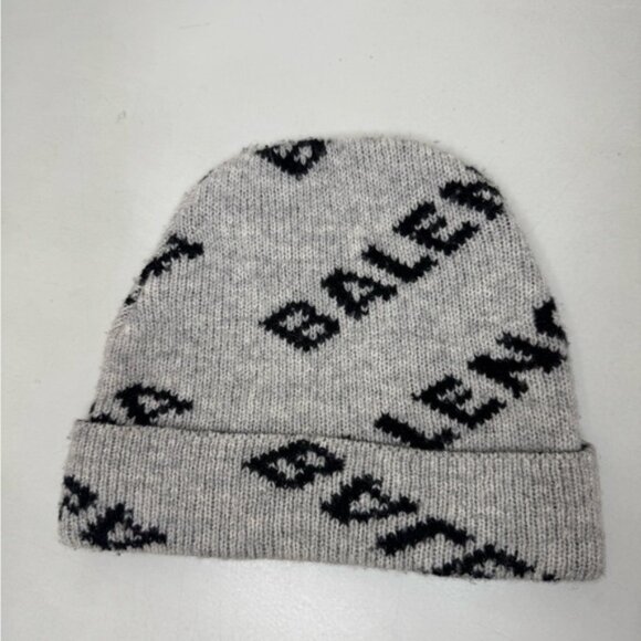 Authentic Balenciaga Grey & Black Logo Beanie – Unisex - Picture 3 of 13